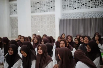 Seminar Ilmiah Tutup Kegiatan Majlis Munadhoroh wal Maktabah Putri di PP Syaichona Moh Cholil